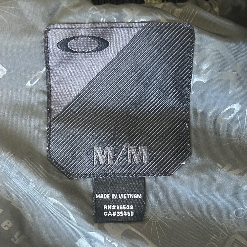 Dark Green Oakley Ski/Snowboard Jacket With Logo … - image 2